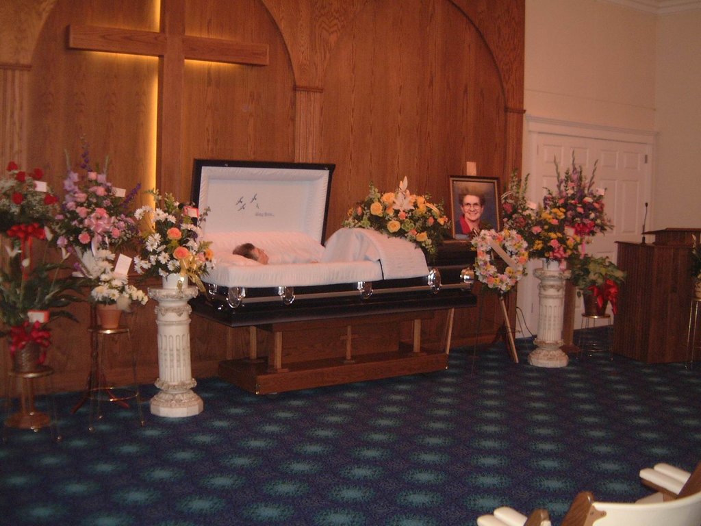2004/07(July)/05(Mothers-Funeral)/1024x768_2004-07-28 15-17-18.JPG